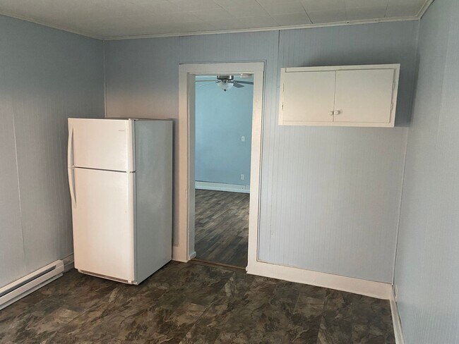 Building Photo - 238 S Maple St