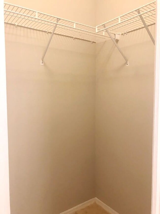 Building Photo - CUTE 3 BED 2 BATH HOME with SINGLE GARAGE IN SOUTHEAST ORLANDO