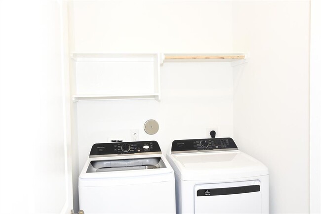Building Photo - 10606 Summers Wy