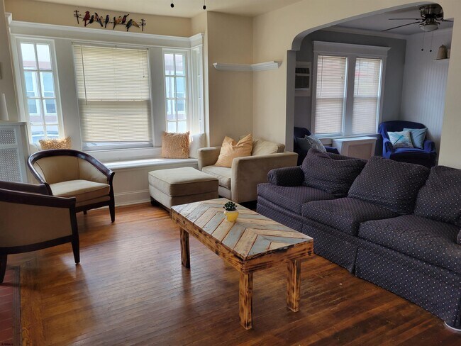 Building Photo - 20 S Martindale Ave