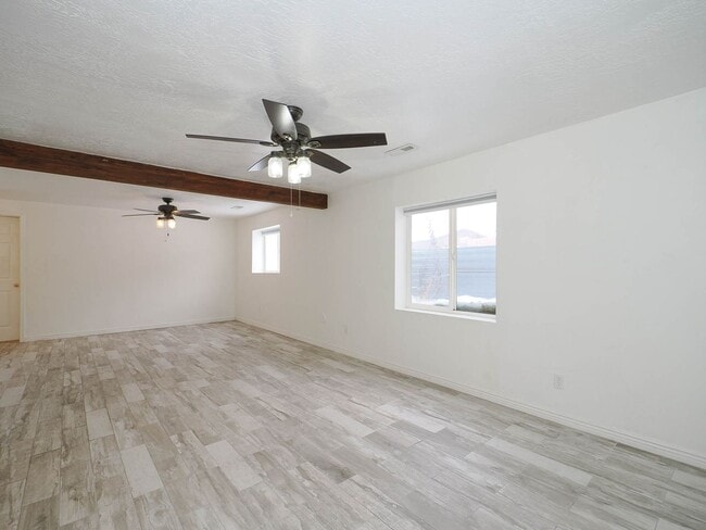 Building Photo - Beautiful Home in West Valley