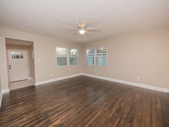 Building Photo - 1512 E Fern Rd