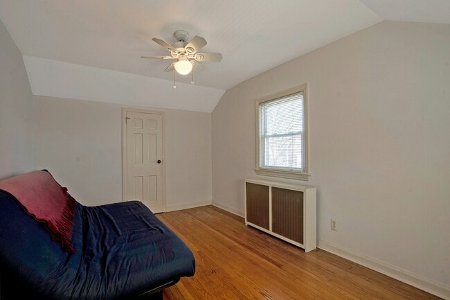 Building Photo - 120 Van Buren Ave