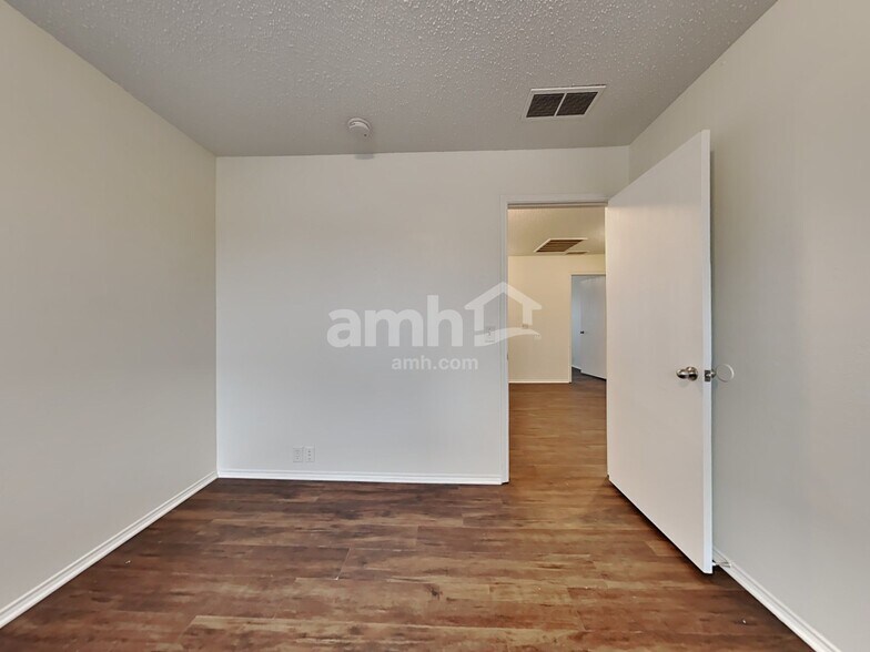 Building Photo - 1523 Wavecrest Dr