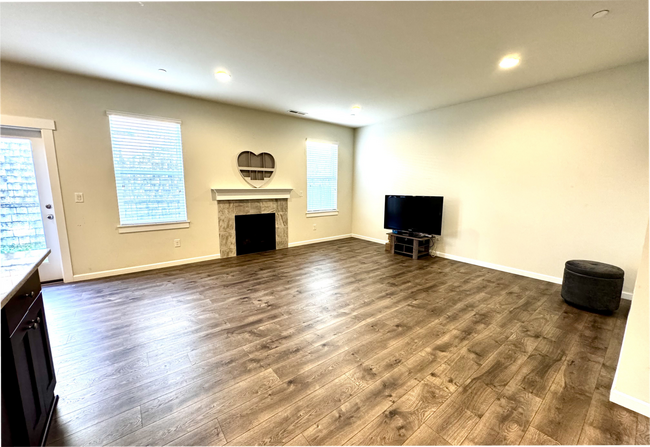 Building Photo - Charming 4-Bedroom Home in the Heart of University Place