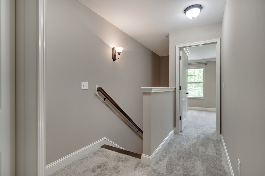 Building Photo - 104 Ambassador Private Cir