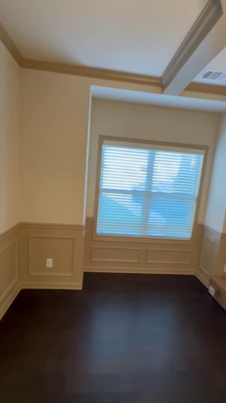 Building Photo - 4950 Belcrest Way