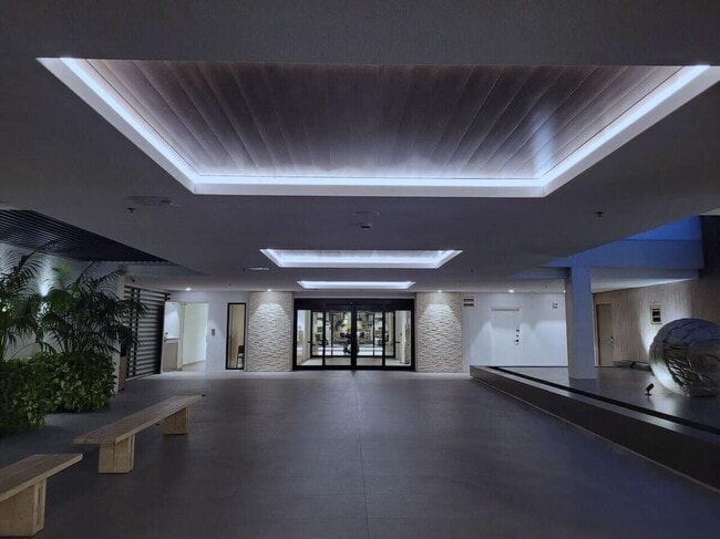 Building Photo - 2301 Collins Ave