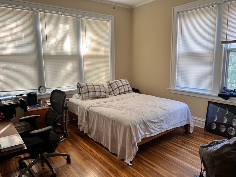 bedroom - 2516 Bellevue Ave