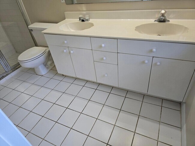 Building Photo - 2601 SE Creston Ln