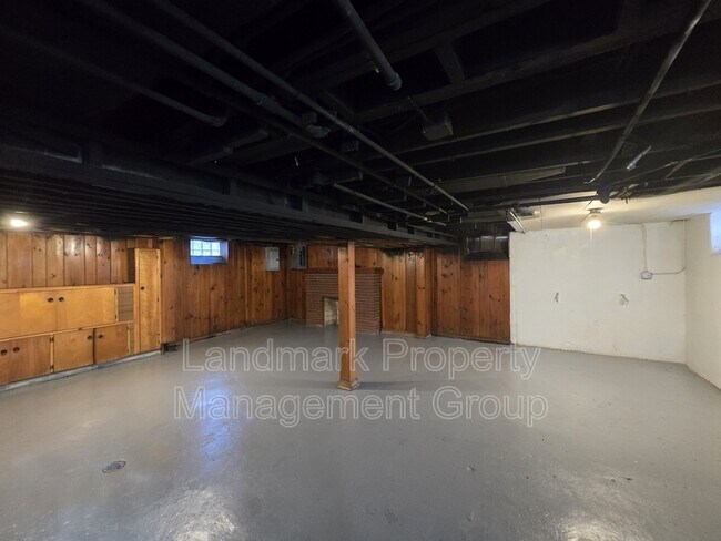Building Photo - 9657 Outer Dr E