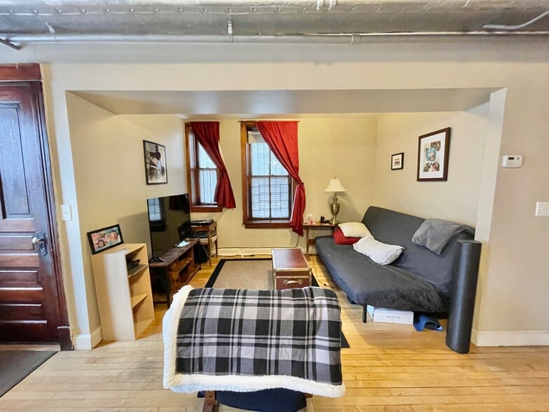 Building Photo - 2334 W Belden Ave