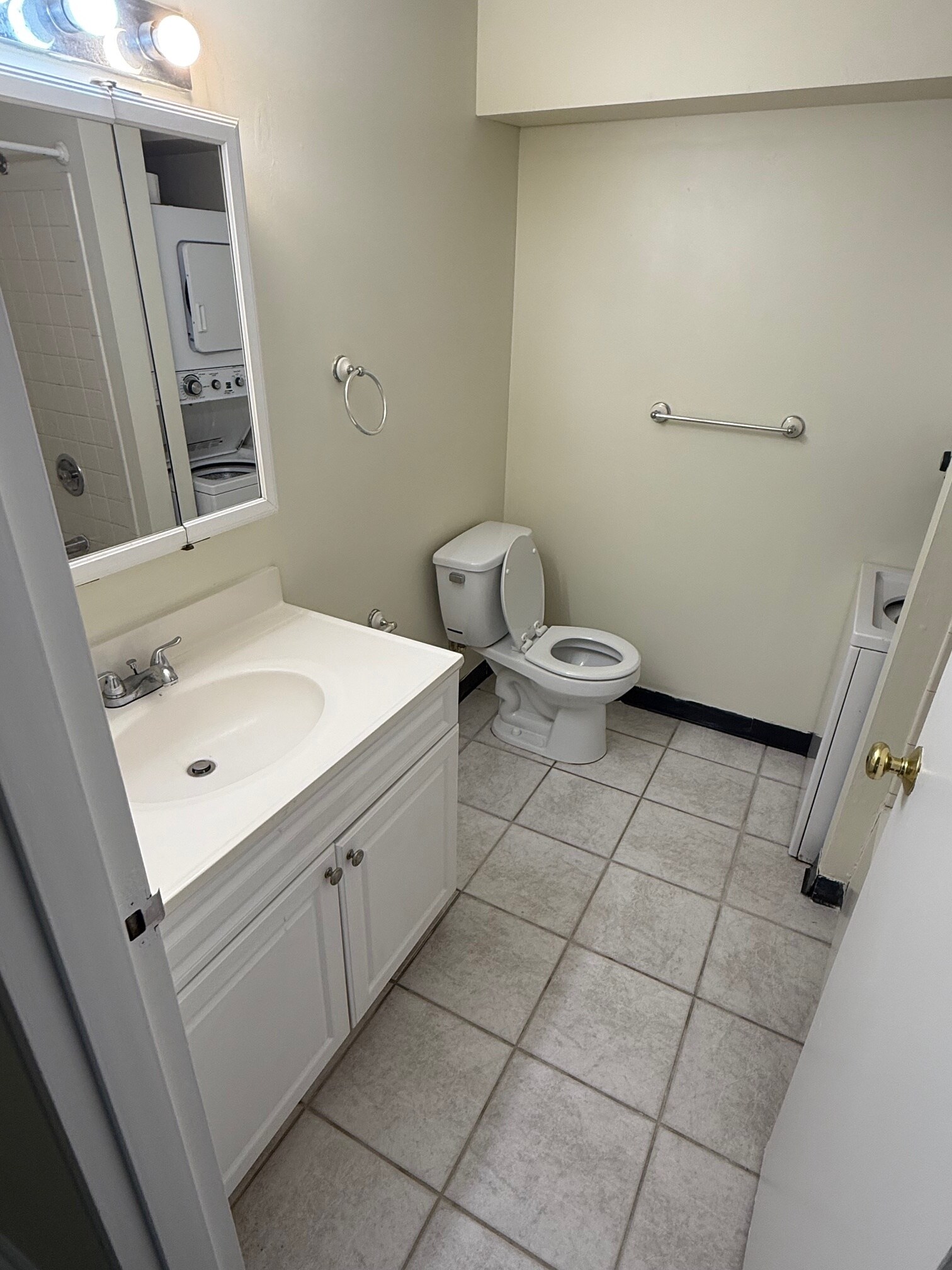 Building Photo - 30 Silver Hill Ln