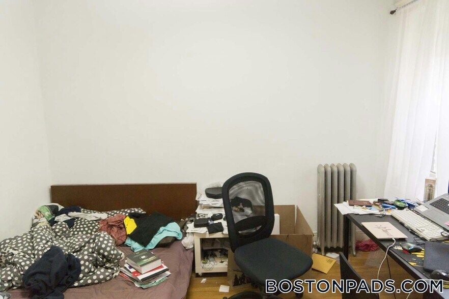 Building Photo - 137 Park Dr