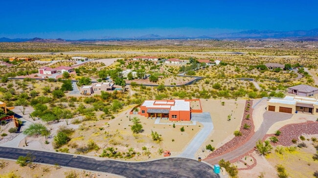 Building Photo - 335 Latigo Way