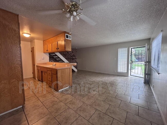 Building Photo - 1331 Pinetree Dr