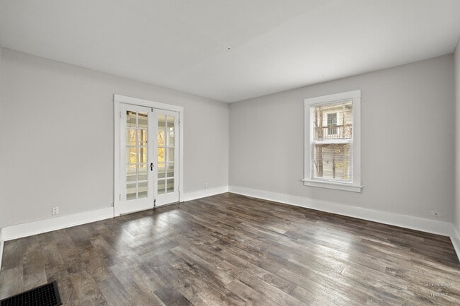 Building Photo - 415 Dean St