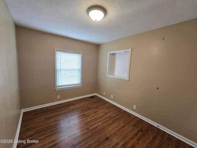 Building Photo - 2405 Blankenbaker Rd