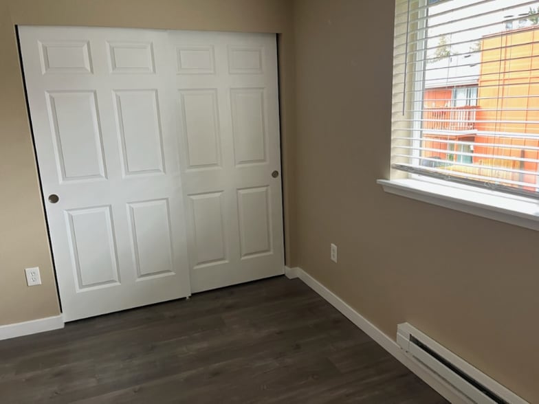 Building Photo - 1013 76 St Ct E