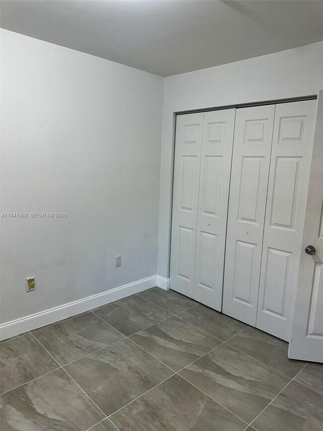 Building Photo - 2941 NE 185th St