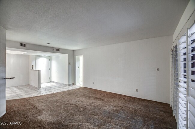 Building Photo - 4303 E Cactus Rd