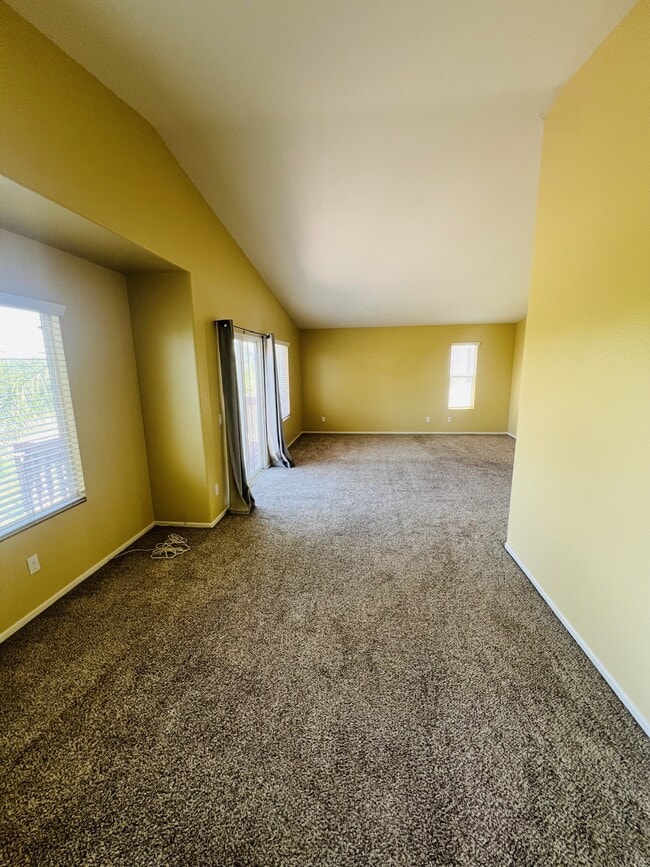 Building Photo - 32382 Gardenvail Dr