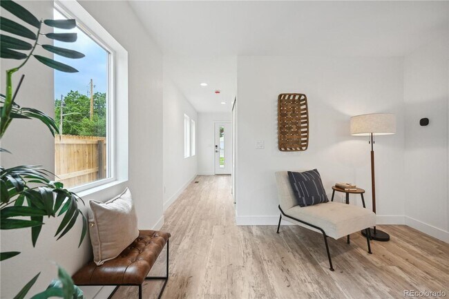 Building Photo - Like New Berkeley Home Available | Blocks from Regis University | TWO WEEKS FREE & $1000 Deposit ...