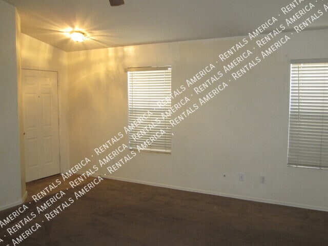 Building Photo - 427 S Sabrina