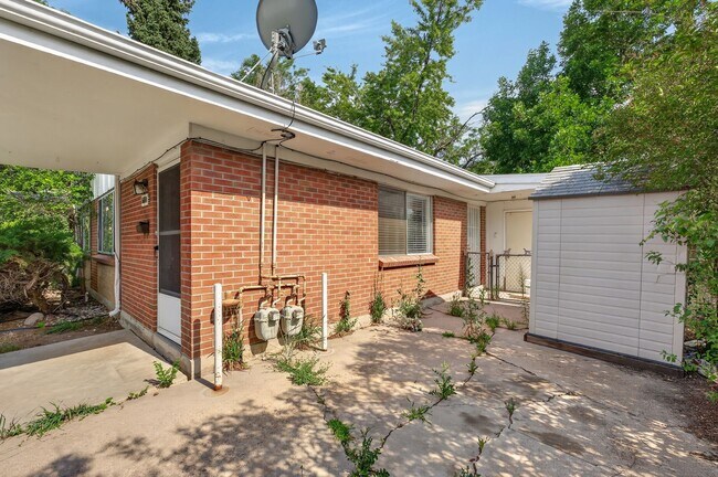 Building Photo - Cozy 2 bedroom duplex