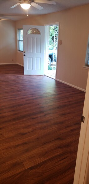 Building Photo - 210 W 14th St