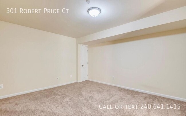 Building Photo - 301 Robert Price Ct