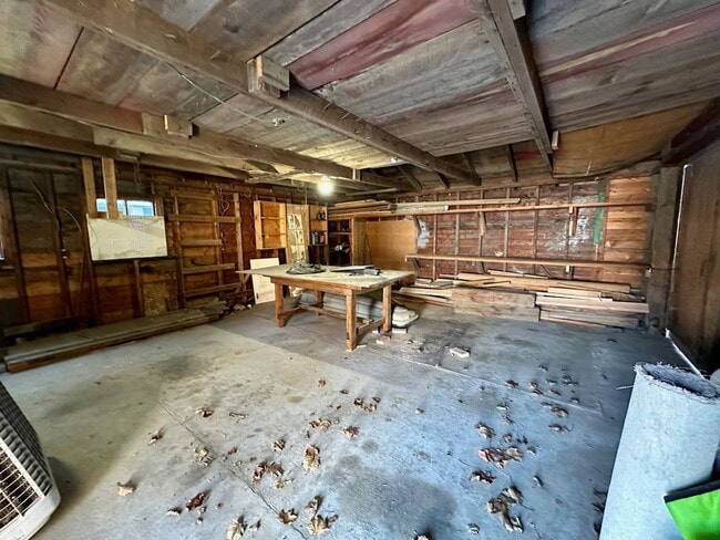 Building Photo - Ideally Located and Updated 3 Bed 1 Bath Spokane Home w/ Large Detached Garage/Shop Near Garland ...