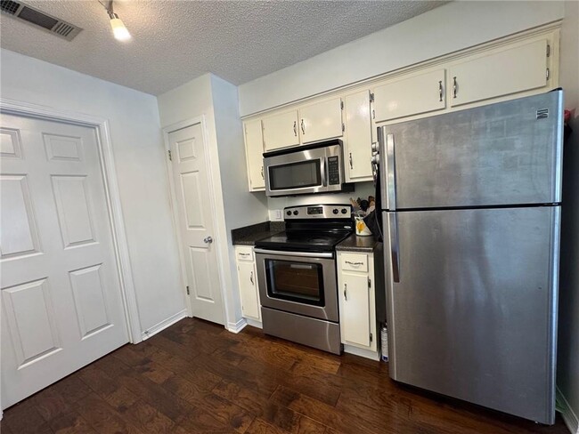 Building Photo - 1058 McNeil Ave