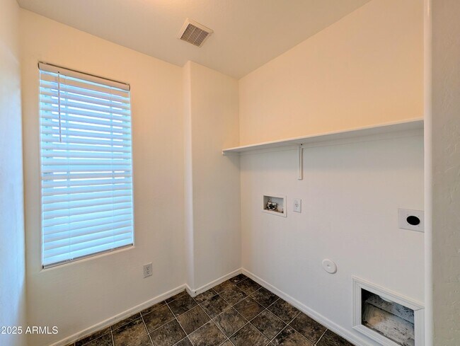 Building Photo - 3848 E Pollack St