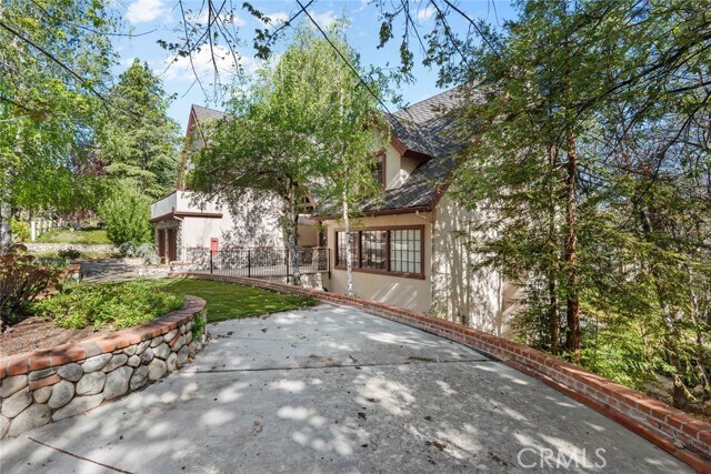 Building Photo - 887 Talisman Ln