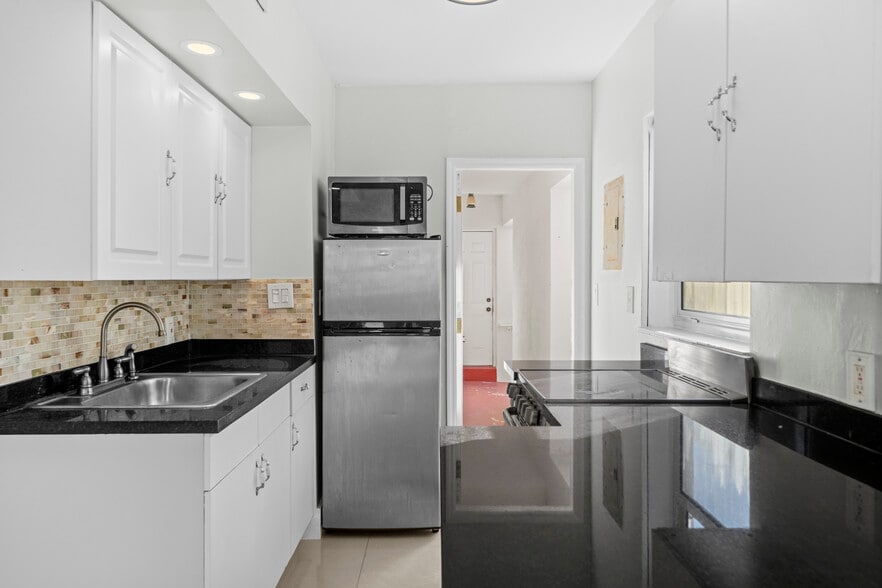 Building Photo - 1203 Marseille Dr