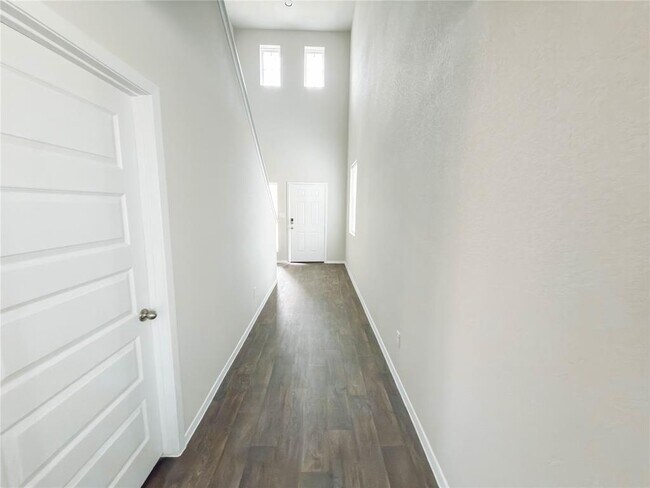 Building Photo - 2707 Towy Rd