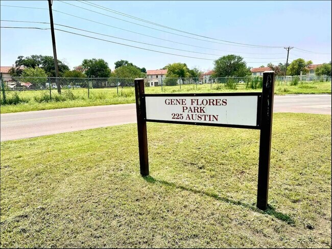 Building Photo - 336 Victor St