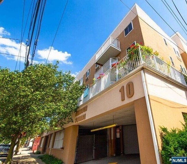 Building Photo - 10 Palisade Ave