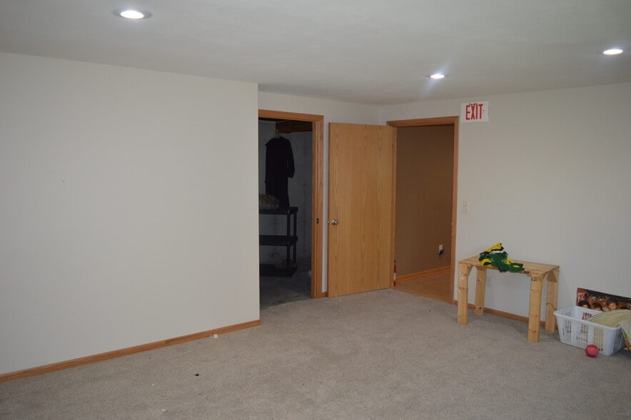 Building Photo - 715 Ariel Ln