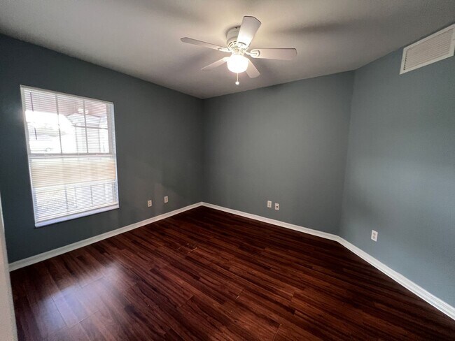 Building Photo - Charming 3-bedroom, 2-bath single-family home with a garage.