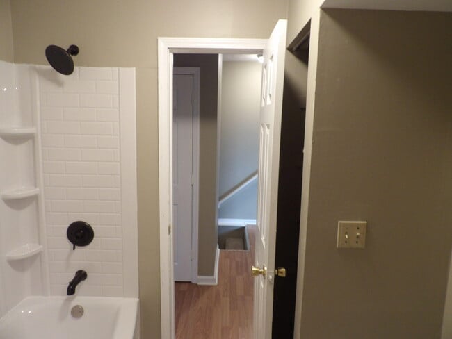 Building Photo - 409 Ridgewood Ln