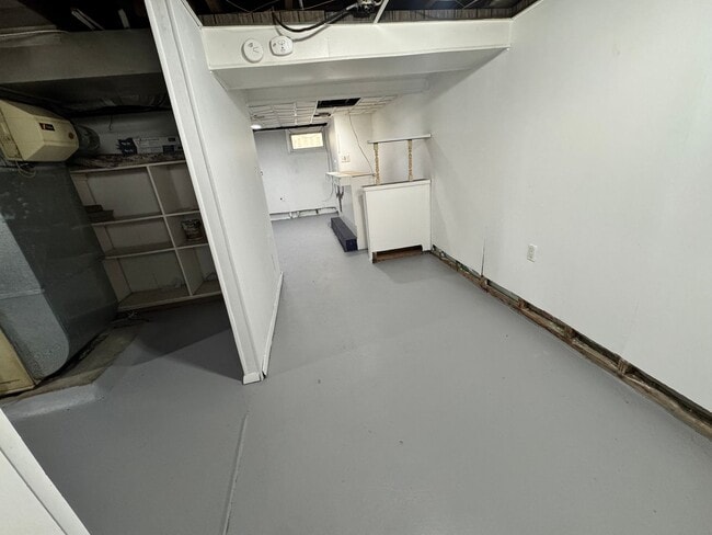 Building Photo - 3 Bedroom House