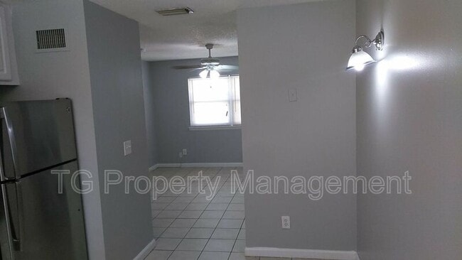 Building Photo - 209 7th St S