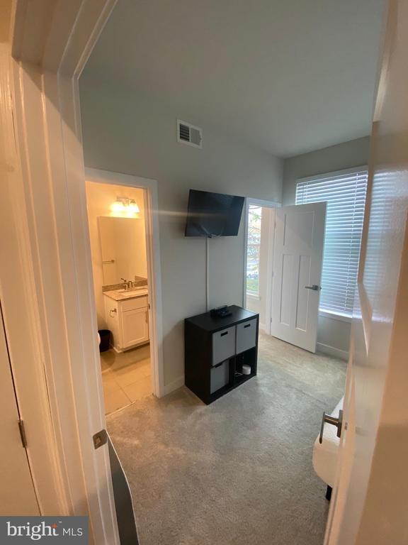 Building Photo - 6212 Editors Park Dr