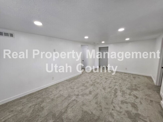Building Photo - 152 W 100 S