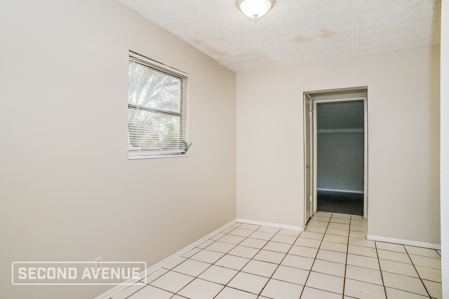 Building Photo - 5111 Arrowsmith Rd