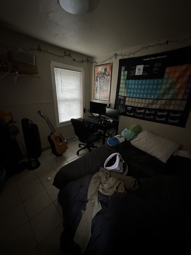 Building Photo - 3 Bed 1 Bath close to UWEC! Available June 1st