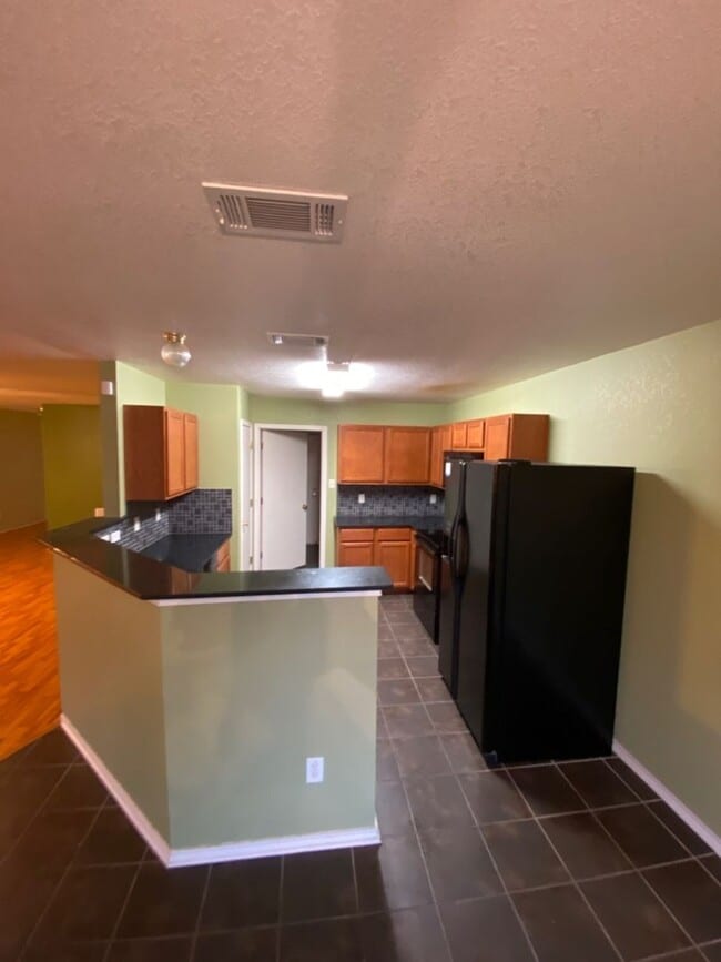 Building Photo - AVAILABLE NOW!