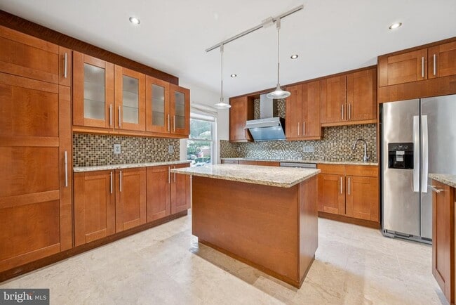 Building Photo - 12260 Greenleaf Ave